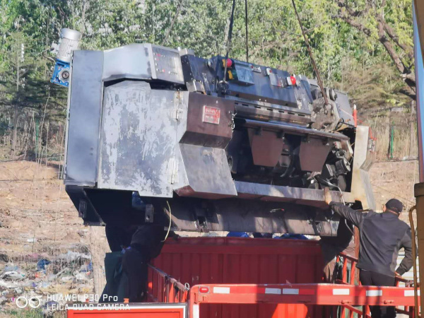 意大利莫斯科尼片皮機